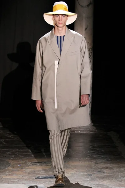 Look 11